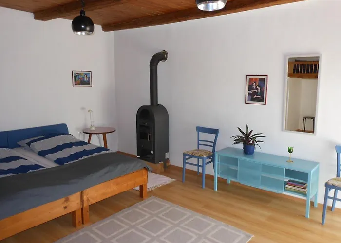 Merum Pinceszet Es Vendegszoba Apartment